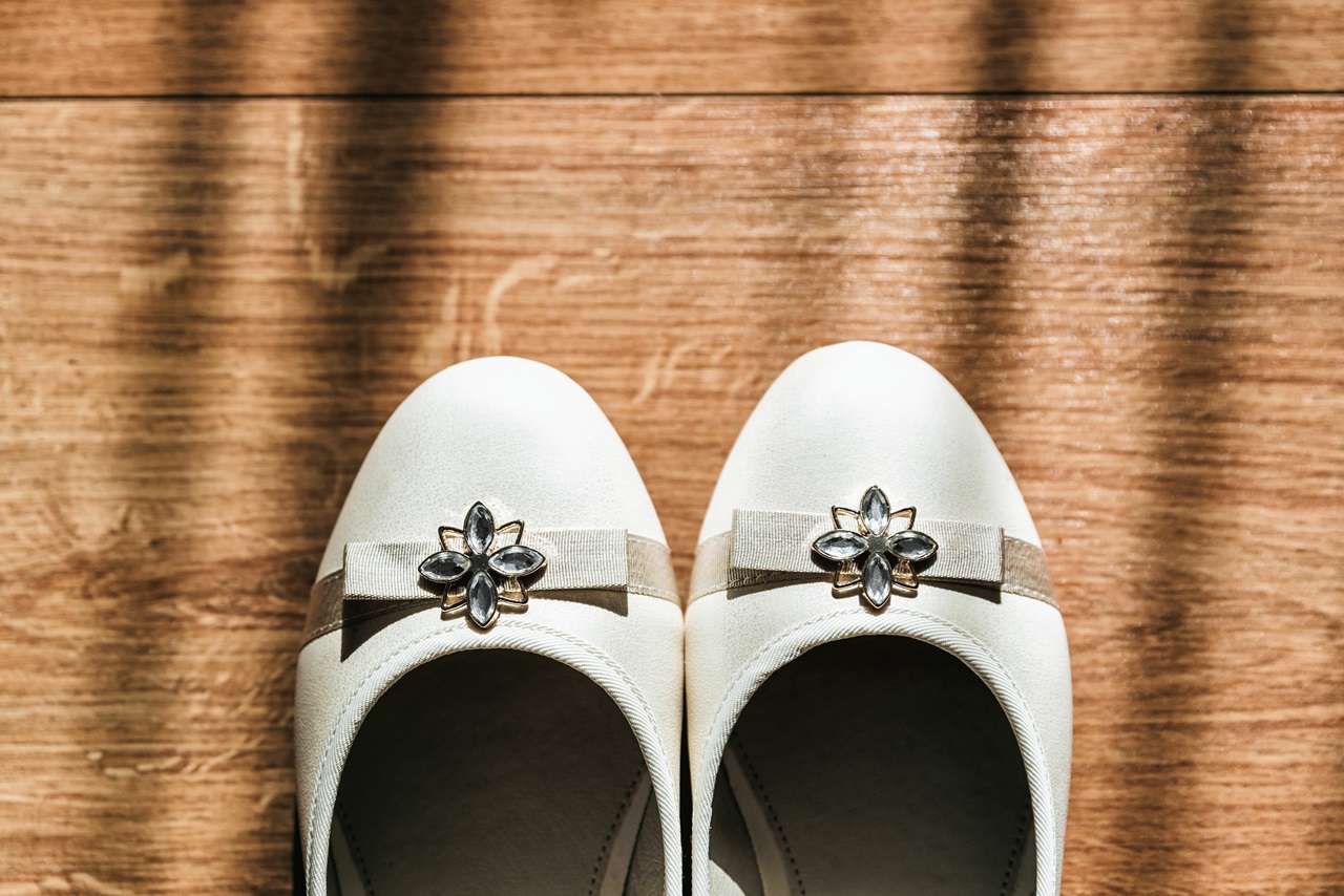 Buty komunijne z zapięciem czy wsuwane? Co lepsze dla aktywnego dziecka?