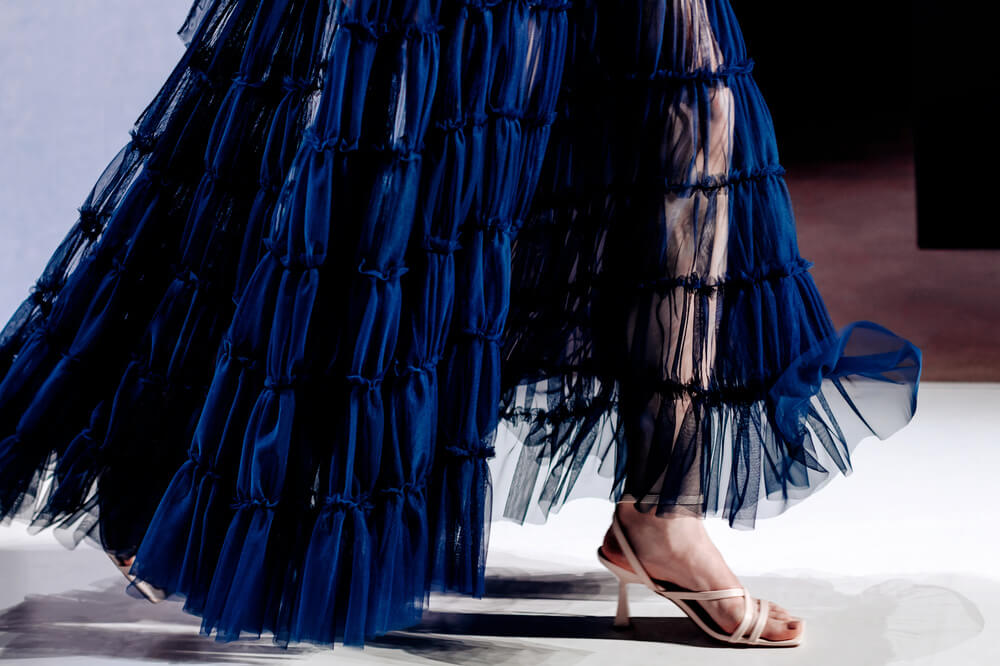 Jak dobrać buty do długiej sukienki?