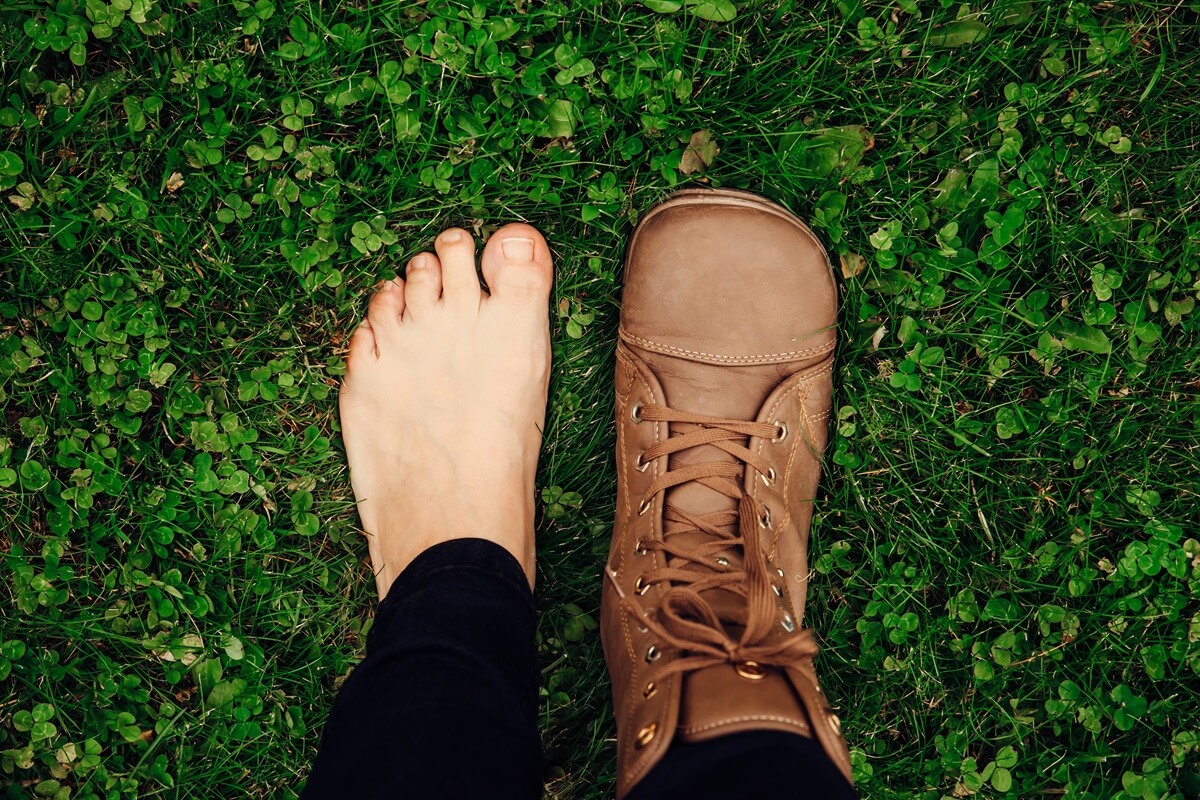 Buty barefoot a kręgosłup i kolana – jak naturalne obuwie wpływa na postawę?