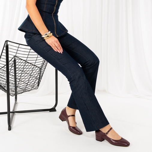 Czółenka na niskim obcasie z paskiem Serena bordowe