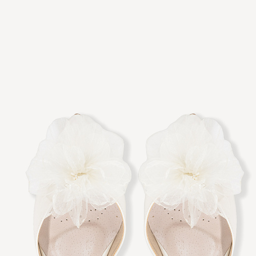 Ślubne perłowe balerinki z kwiatową ozdobą Tatiana ivory