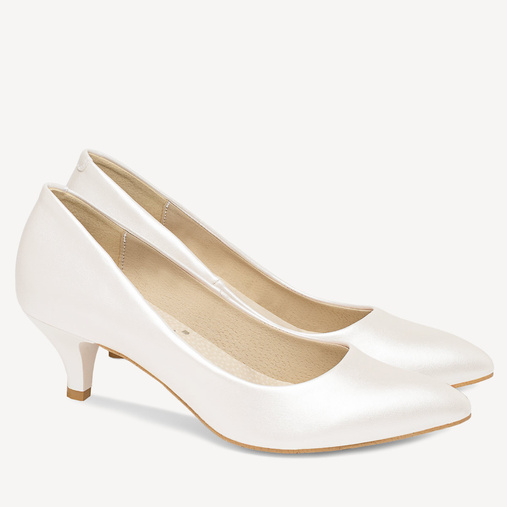 Ślubne perłowe szpilki na niskim obcasie Elodie ivory