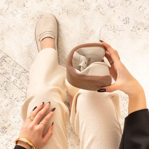 Skórzane mokasyny damskie barefoot Sorrena beżowe