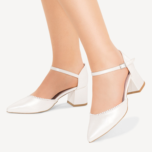 Ślubne ozdobne czółenka z perełkami Eris ivory