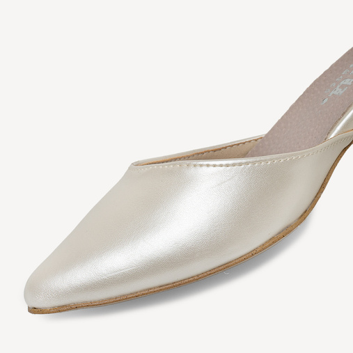 Ślubne perłowe czółenka na słupku z paskiem Roma ivory