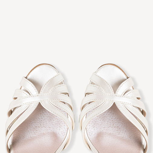 Ślubne perłowe sandały na słupku Hannah ivory