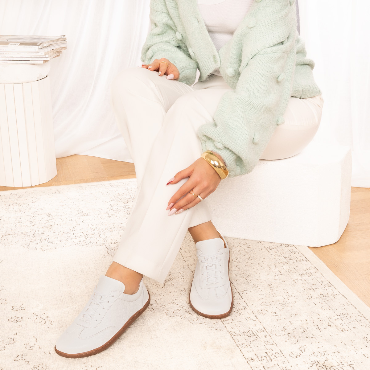 Skórzane damskie sneakersy barefoot Unity białe