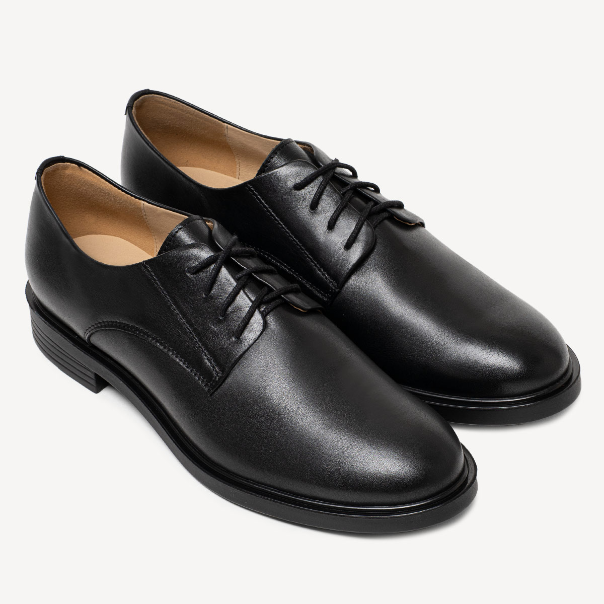 Skórzane sznurowane półbuty damskie Jennesy czarne