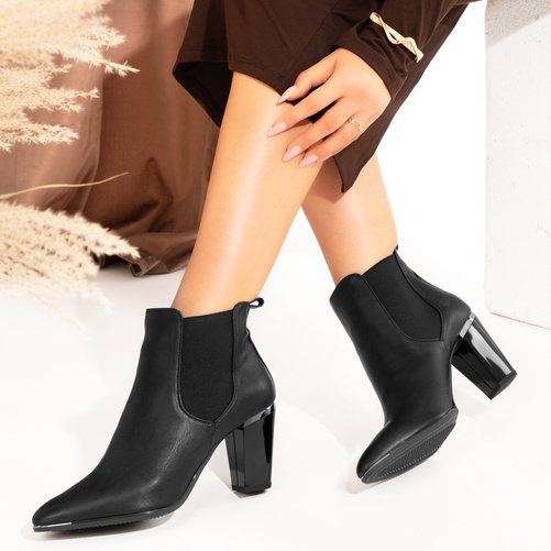 Licowe botki z gumkami na bokach cholewki Ingrid czarne