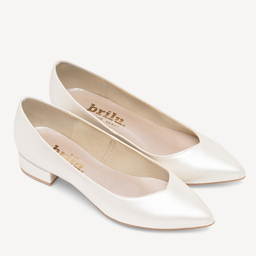 Ślubne perłowe balerinki z wyciętą w szpic cholewką Ophelia ivory