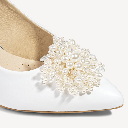 Ślubne licowe szpilki z ozdobą z perełek Apriles białe