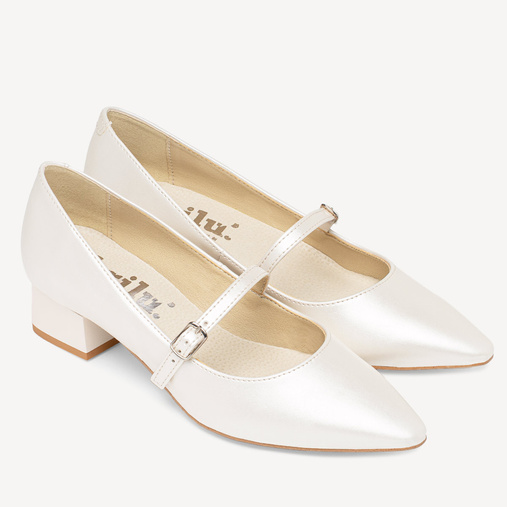 Ślubne perłowe czółenka na niskim obcasie z paskiem Saylor ivory