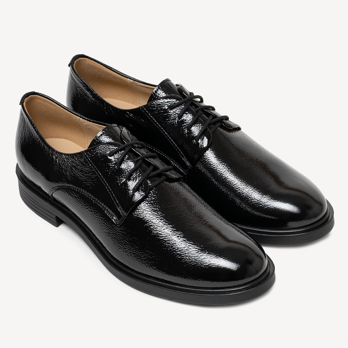 Skórzane lakierowane półbuty damskie Jennesy czarne