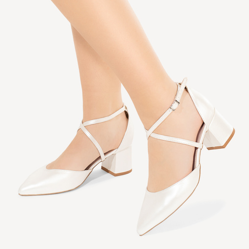 Ślubne perłowe czółenka z paskami Nicola ivory