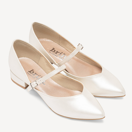 Perłowe ślubne balerinki z paskiem Caprii ivory