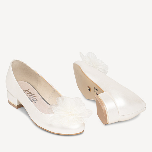 Ślubne perłowe balerinki z kwiatową ozdobą Rosemary ivory