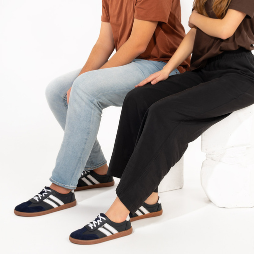 Skórzane minimalistyczne sneakersy barefoot Chelsey ciemny granat