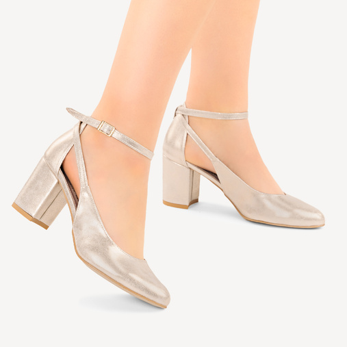 Połyskujące ślubne czółenka z paseczkiem Feith złote