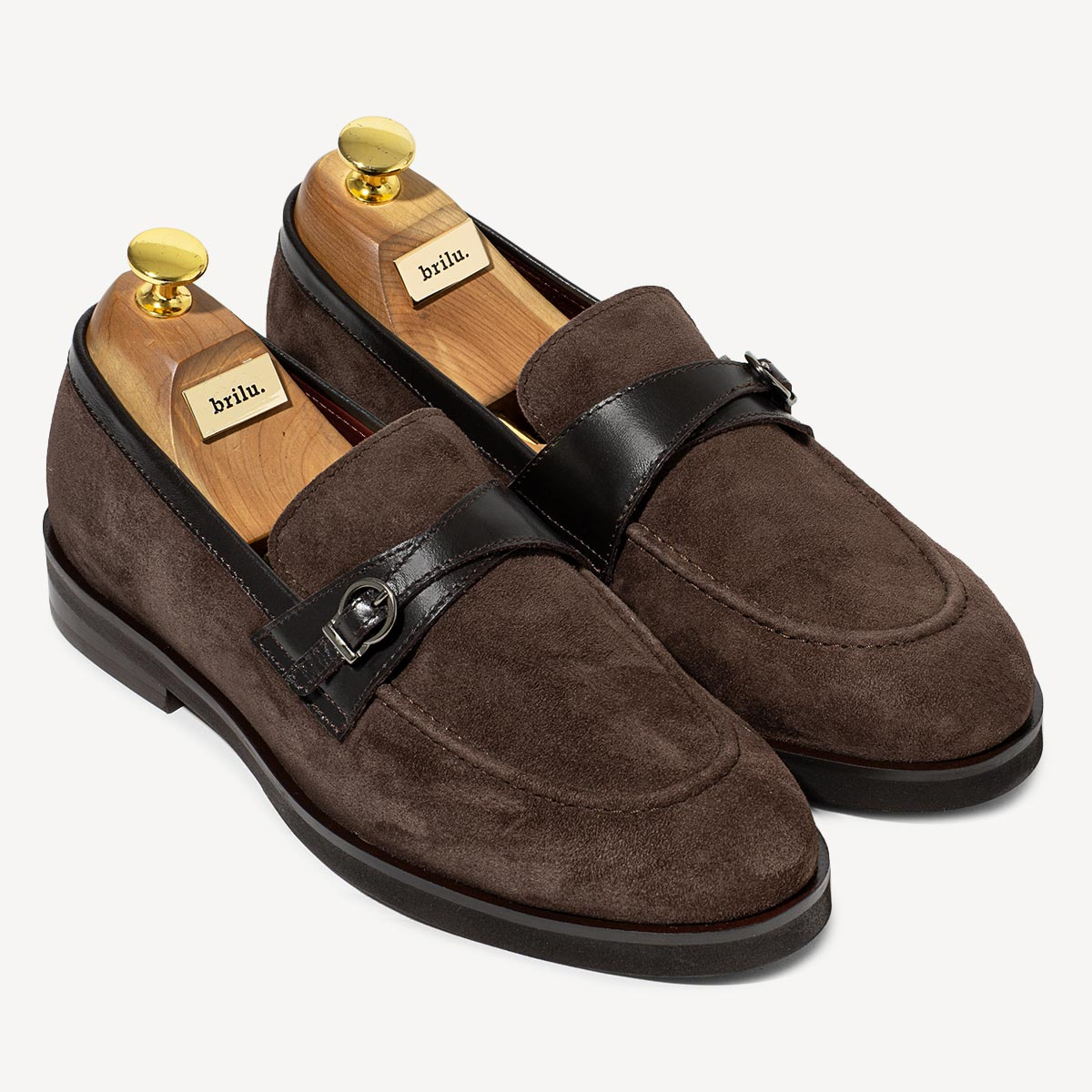 Skórzane zamszowe loafersy męskie z klamrą Jared brązowe