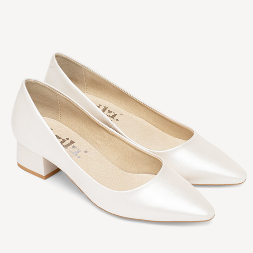 Ślubne perłowe czółenka na niskim obcasie Adele ivory