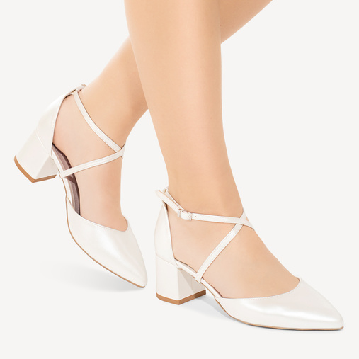 Ślubne perłowe czółenka z paskami Nicola ivory