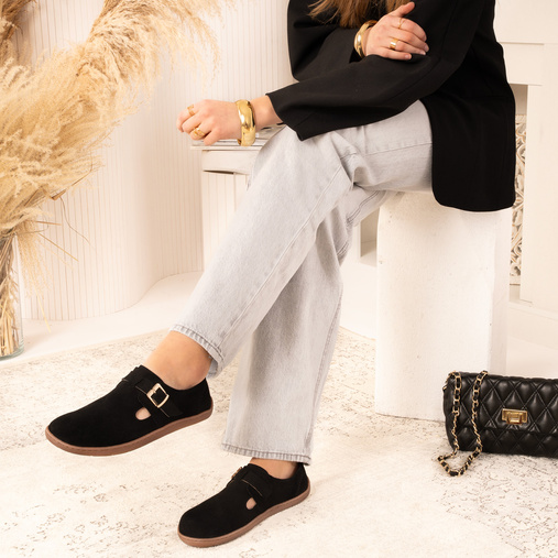 Zamszowe półbuty z klamrą barefoot Megan czarne