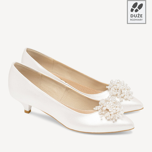 Ślubne perłowe szpilki na niskim obcasie z ozdobą z perełek Kylie ivory