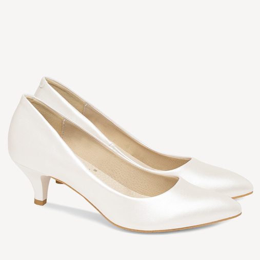 Ślubne perłowe szpilki na niskim obcasie Elodie ivory