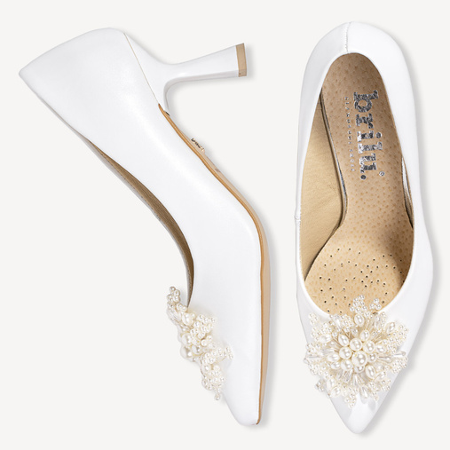 Ślubne licowe szpilki z ozdobą z perełek Apriles białe