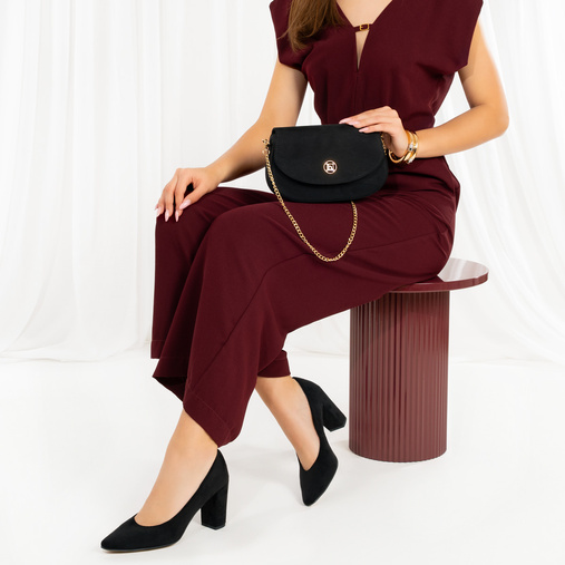 Zamszowe czółenka na słupku Valentine czarne