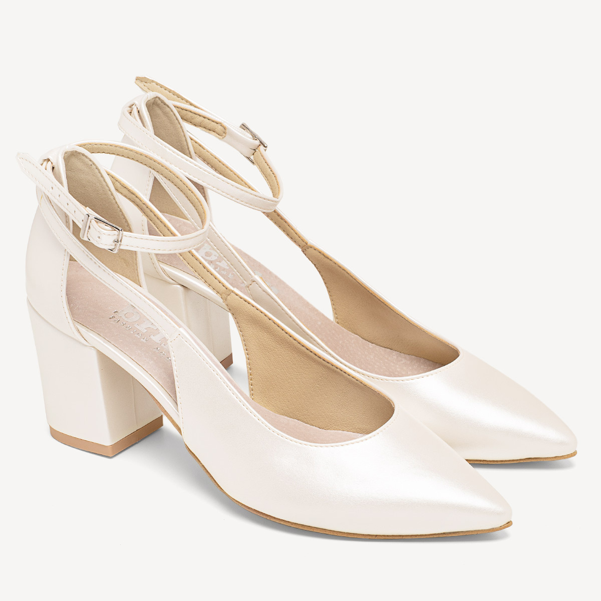 Ślubne perłowe czółenka na słupku z wycięciami Marietta ivory