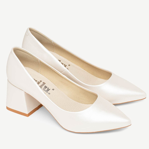 Ślubne perłowe czółenka na słupku Brook ivory