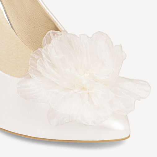 Ślubne perłowe szpilki z kwiatową ozdobą Sanna ivory