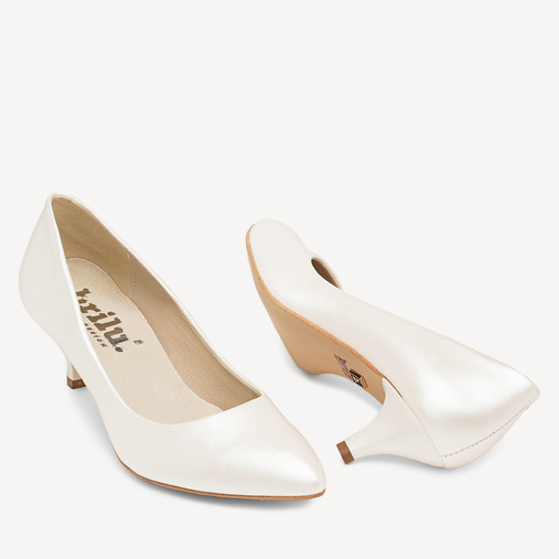 Ślubne perłowe szpilki na niskim obcasie Elodie ivory