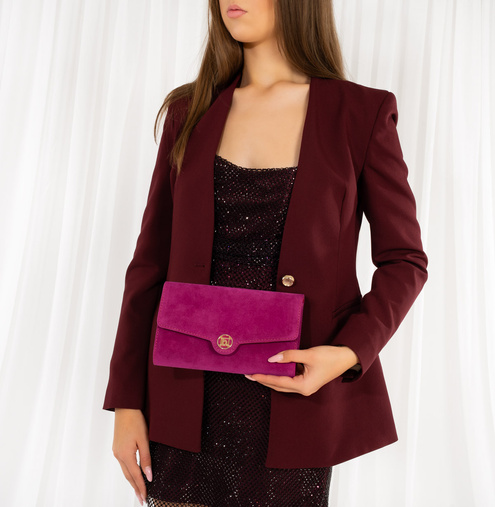 Zamszowa kopertówka na pasku Sarah fuksja