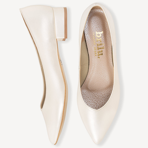 Ślubne perłowe balerinki z wyciętą w szpic cholewką Ophelia ivory