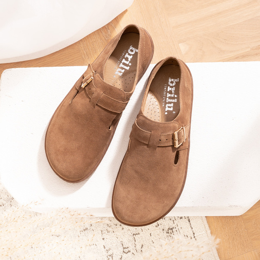 Zamszowe półbuty z klamrą barefoot Megan brązowe