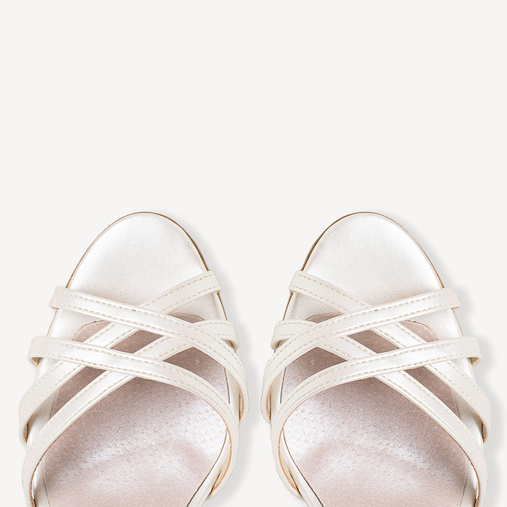 Ślubne perłowe sandały na szpilce Eveline ivory