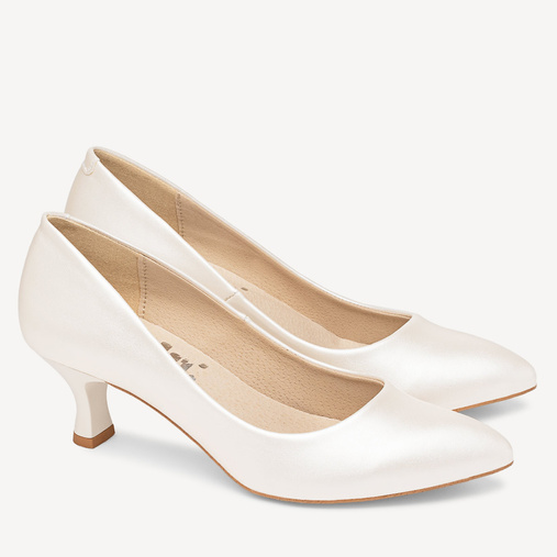 Ślubne perłowe szpilki na niskim obcasie Mirella ivory