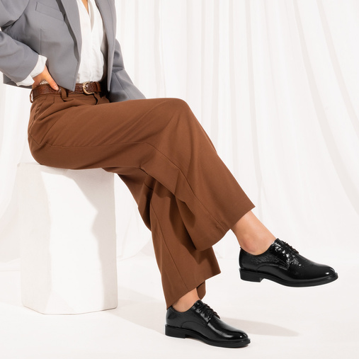 Skórzane lakierowane półbuty damskie Jennesy czarne