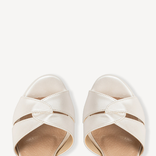 Ślubne perłowe sandały na platformie Noelle ivory