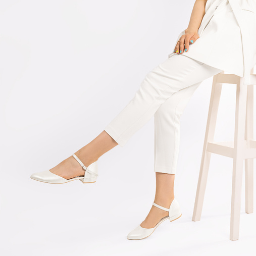 Ślubne perłowe balerinki z paskiem Angelica ivory